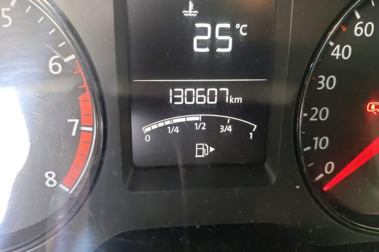 Used Volkswagen Gran Lavida 2013 1.6L Automatic Fashion Model Odometer Close Up