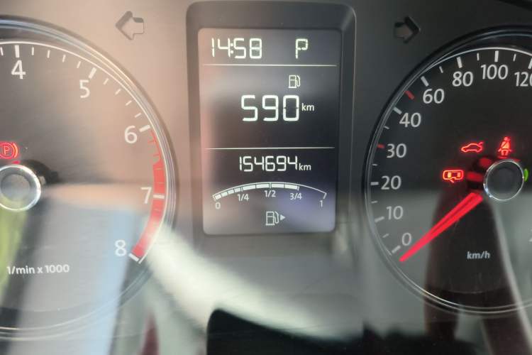 Used Volkswagen Gran Lavida 2013 1.6L Automatic Fashion Model Odometer Close Up