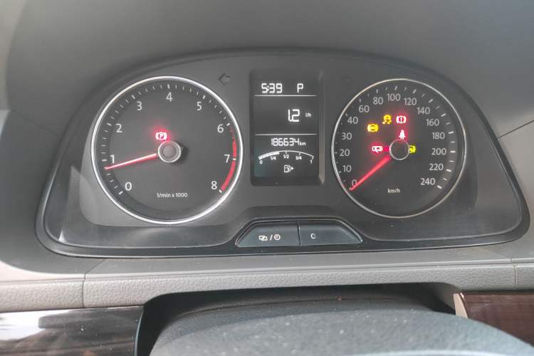 Used Volkswagen Gran Lavida 2013 1.6L Automatic Comfort Model Odometer Close Up