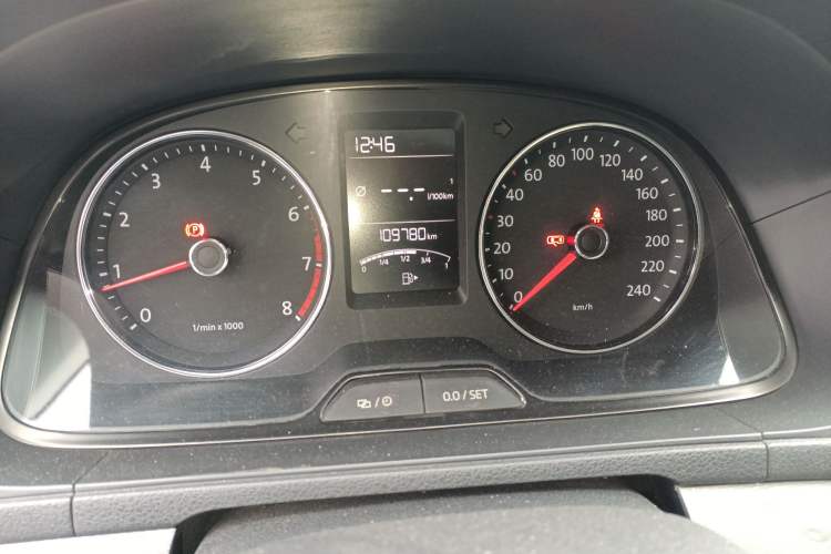 Used Volkswagen Gran Lavida 2013 1.4 TSI Manual Comfort Model Odometer Close Up