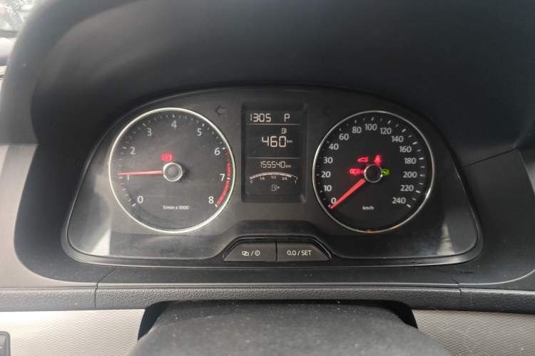 Used Volkswagen Gran Lavida 2013 1.6L Automatic Comfort Model Odometer Close Up