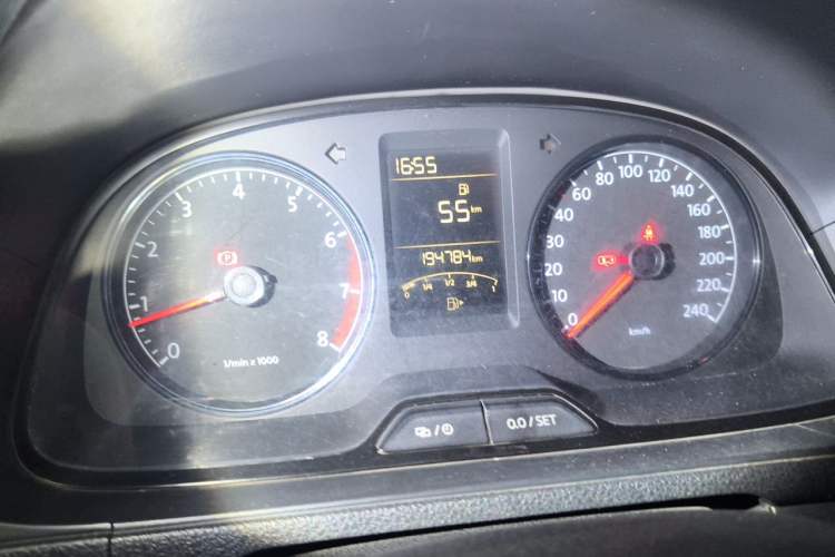 Used Volkswagen Gran Lavida 2013 1.6L Manual Fashion Model Odometer Close Up