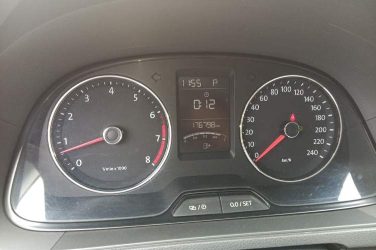 Used Volkswagen Gran Lavida 2013 1.4 TSI Automatic Comfort Model Odometer Close Up
