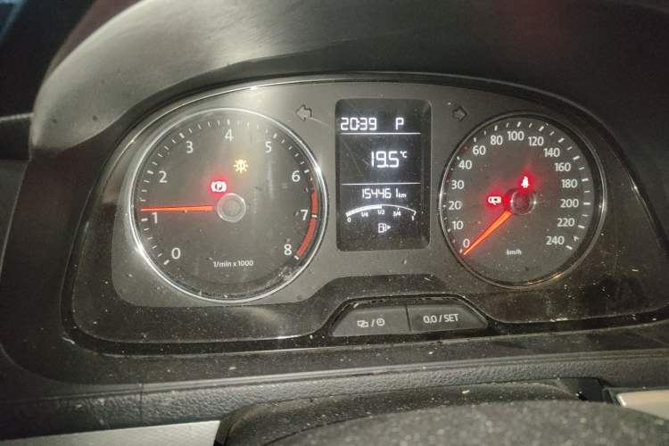 Used Volkswagen Gran Lavida 2013 1.4 TSI Automatic Comfort Model Odometer Close Up
