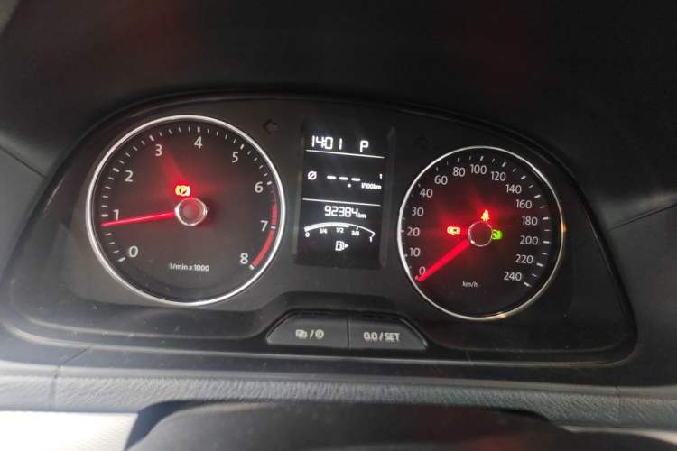 Used Volkswagen Gran Lavida 2013 1.6L Automatic Comfort Model Odometer Close Up