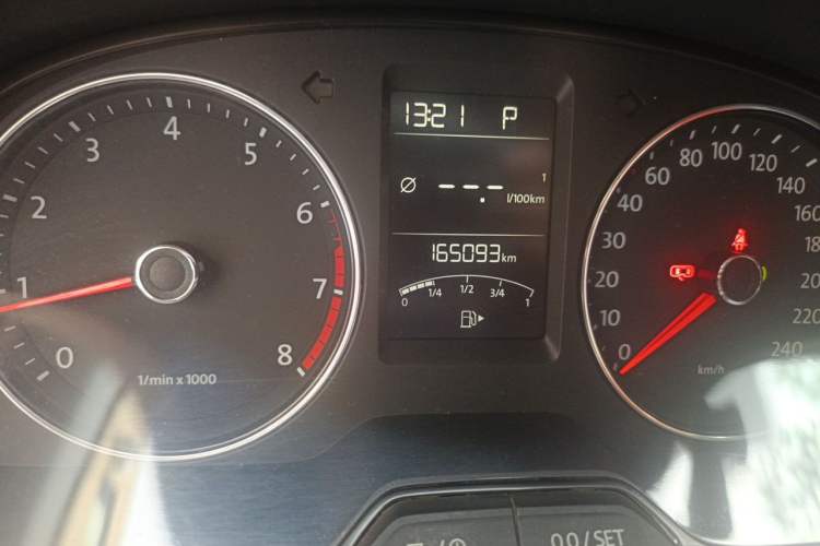 Used Volkswagen Gran Lavida 2013 1.4 TSI Automatic Comfort Model Odometer Close Up