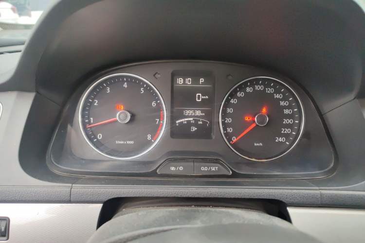 Used Volkswagen Gran Lavida 2013 1.6L Automatic Comfort Model Odometer Close Up