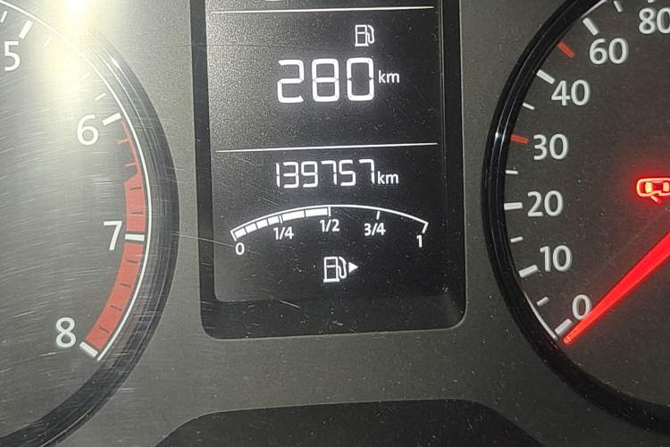 Used Volkswagen Gran Lavida 2013 1.6L Automatic Fashion Model Odometer Close Up