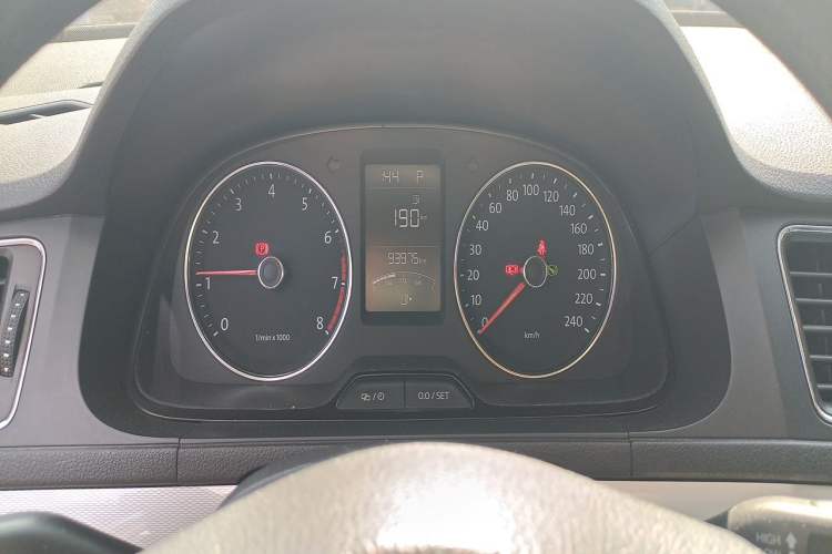 Used Volkswagen Gran Lavida 2013 1.6L Automatic Comfort Model Odometer Close Up