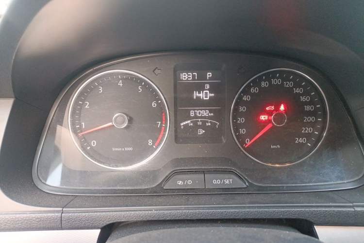Used Volkswagen Gran Lavida 2013 1.4 TSI Automatic Comfort Model Odometer Close Up