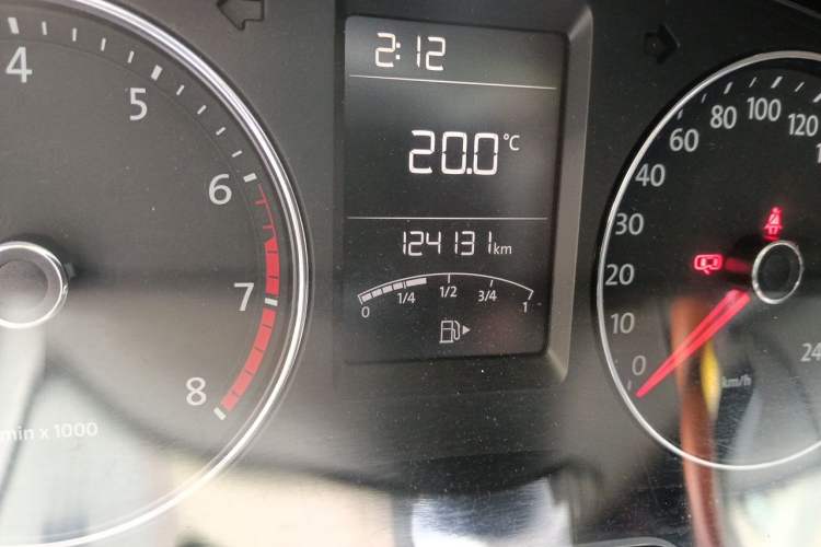 Used Volkswagen Gran Lavida 2013 1.4 TSI Manual Comfort Model Odometer Close Up