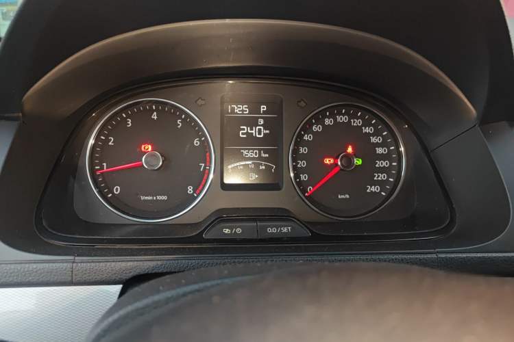 Used Volkswagen Gran Lavida 2013 1.6L Automatic Comfort Model Odometer Close Up
