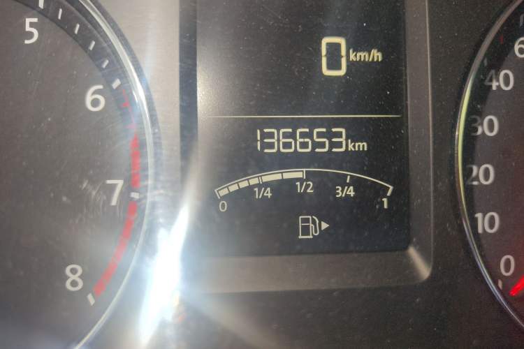 Used Volkswagen Gran Lavida 2013 1.4 TSI Automatic Comfort Model Odometer Close Up