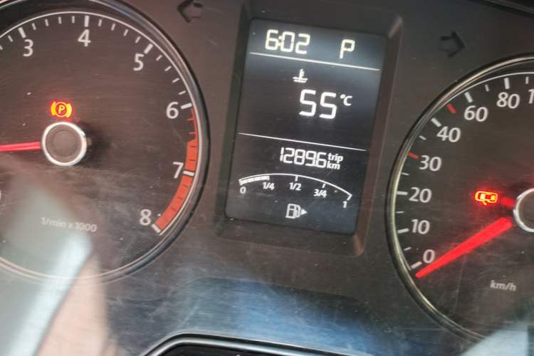 Used Volkswagen Gran Lavida 2013 1.6L Automatic Fashion Model Odometer Close Up