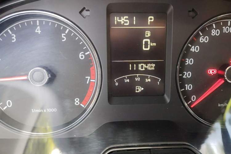Used Volkswagen Gran Lavida 2013 1.6L Automatic Fashion Model Odometer Close Up