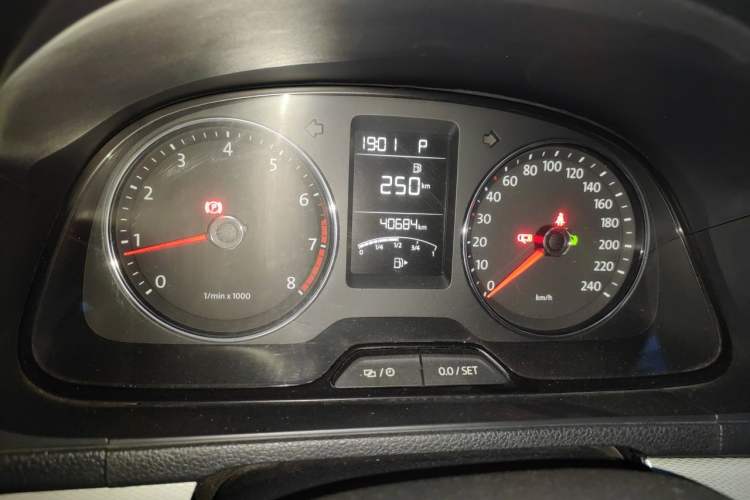 Used Volkswagen Gran Lavida 2013 1.6L Automatic Comfort Model Odometer Close Up