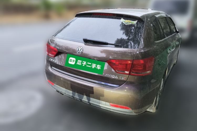 Used Volkswagen Gran Lavida 2013 1.4 TSI Automatic Comfort Model Rear Right 45 Deg