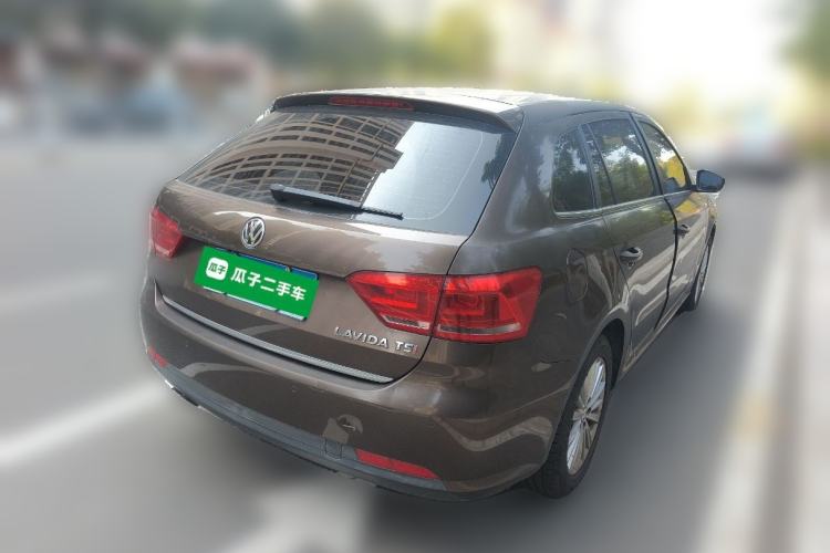 Used Volkswagen Gran Lavida 2013 1.4 TSI Automatic Comfort Model Rear Right 45 Deg