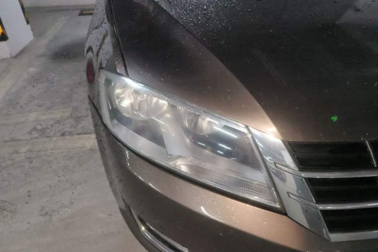 Used Volkswagen Gran Lavida 2013 1.4 TSI Automatic Comfort Model Right Front Headlight