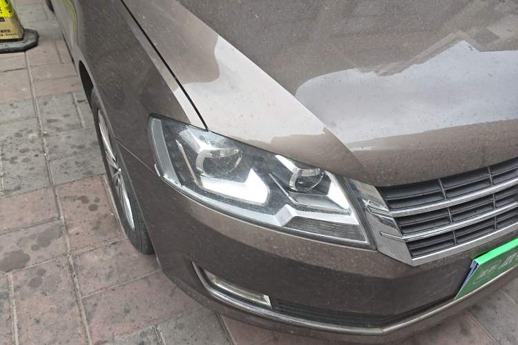Used Volkswagen Gran Lavida 2013 1.4 TSI Automatic Comfort Model Right Front Headlight