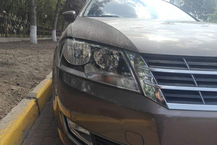 Used Volkswagen Gran Lavida 2013 1.6L Manual Comfort Model Right Front Headlight
