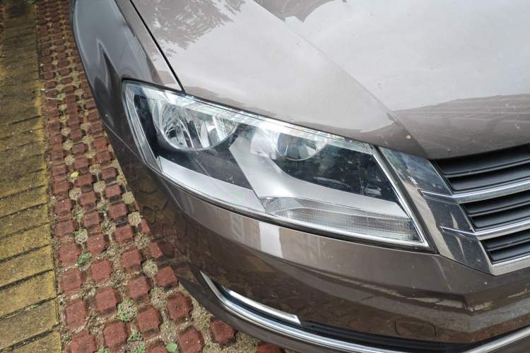 Used Volkswagen Gran Lavida 2013 1.6L Automatic Comfort Model Right Front Headlight