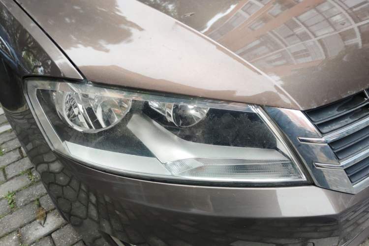 Used Volkswagen Gran Lavida 2013 1.4 TSI Automatic Comfort Model Right Front Headlight