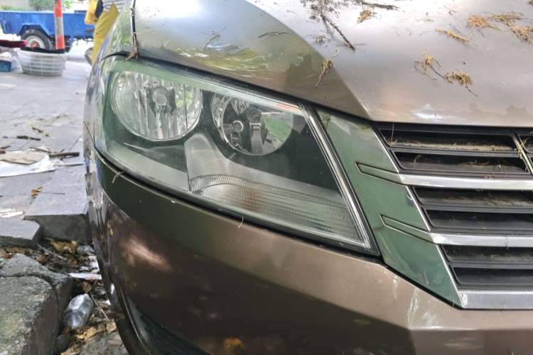 Used Volkswagen Gran Lavida 2013 1.6L Automatic Fashion Model Right Front Headlight