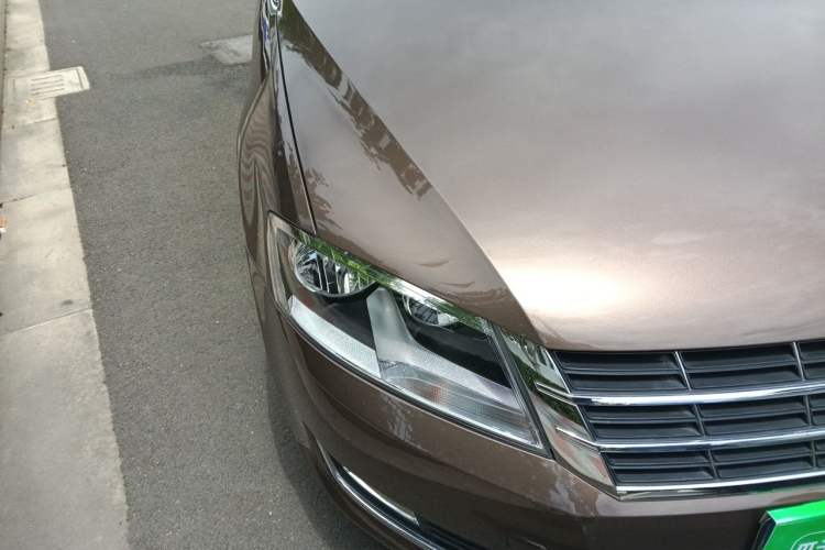 Used Volkswagen Gran Lavida 2013 1.4 TSI Automatic Comfort Model Right Front Headlight