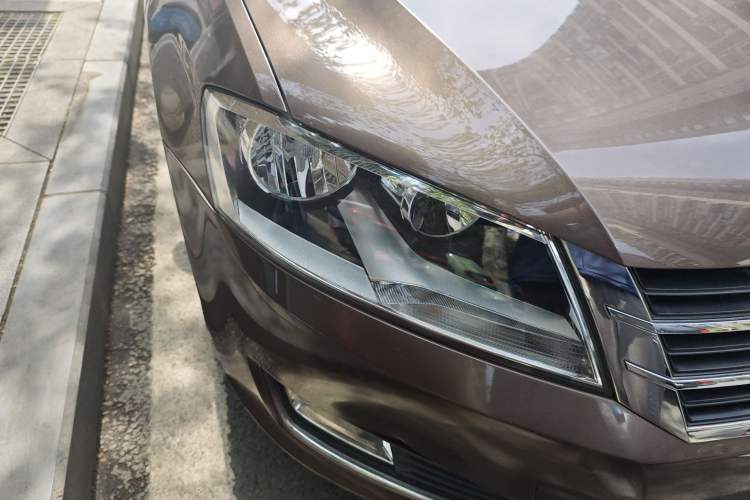 Used Volkswagen Gran Lavida 2013 1.6L Automatic Comfort Model Right Front Headlight