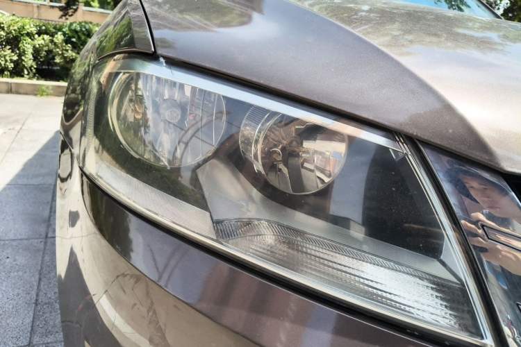 Used Volkswagen Gran Lavida 2013 1.6L Automatic Comfort Model Right Front Headlight