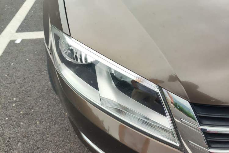 Used Volkswagen Gran Lavida 2013 1.6L Automatic Comfort Model Right Front Headlight