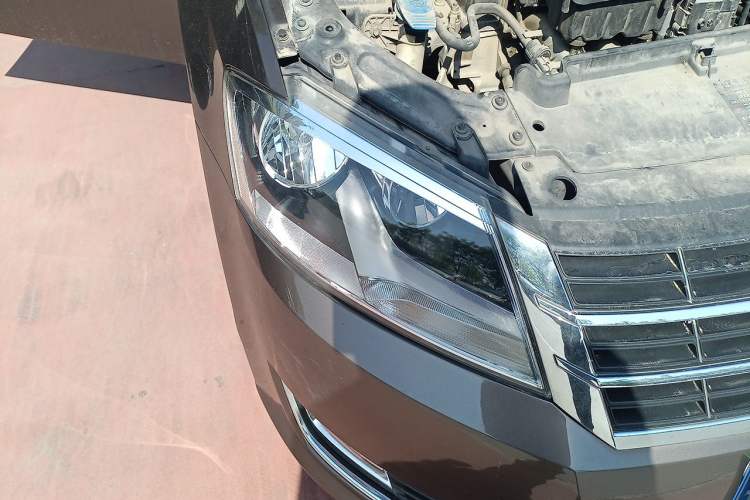 Used Volkswagen Gran Lavida 2013 1.6L Automatic Comfort Model Right Front Headlight