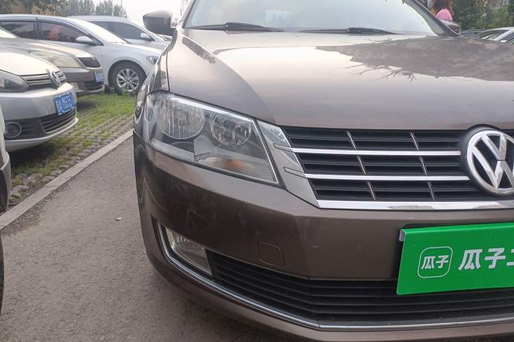 Used Volkswagen Gran Lavida 2013 1.4 TSI Automatic Comfort Model Right Front Headlight