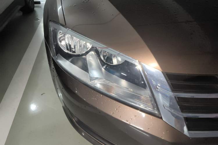 Used Volkswagen Gran Lavida 2013 1.6L Automatic Fashion Model Right Front Headlight