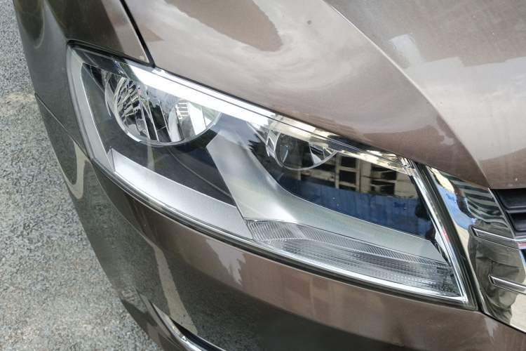 Used Volkswagen Gran Lavida 2013 1.4 TSI Manual Comfort Model Right Front Headlight