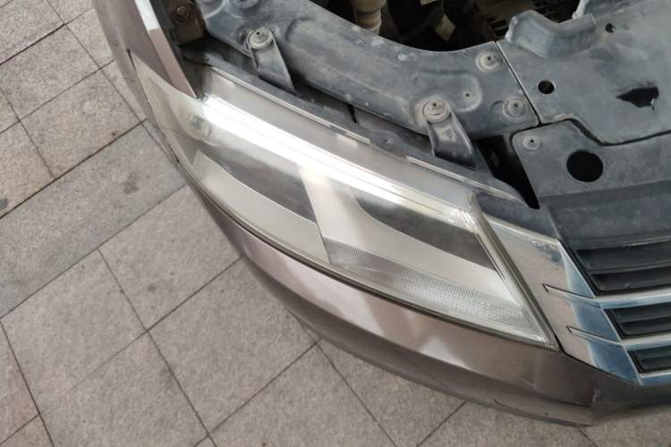 Used Volkswagen Gran Lavida 2013 1.6L Automatic Comfort Model Right Front Headlight