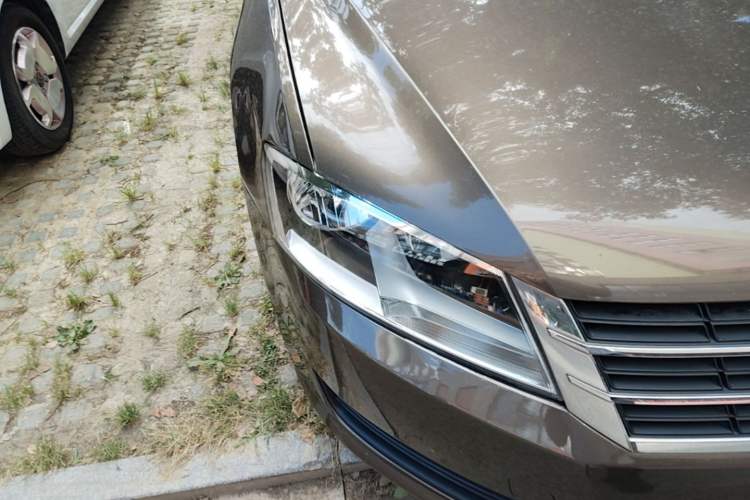 Used Volkswagen Gran Lavida 2013 1.6L Automatic Fashion Model Right Front Headlight