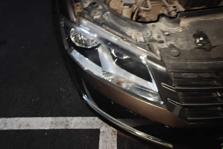 Used Volkswagen Gran Lavida 2013 1.6L Automatic Fashion Model Right Front Headlight