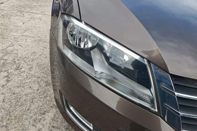 Used Volkswagen Gran Lavida 2013 1.6L Automatic Comfort Model Right Front Headlight