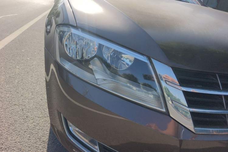 Used Volkswagen Gran Lavida 2013 1.4 TSI Automatic Comfort Model Right Front Headlight