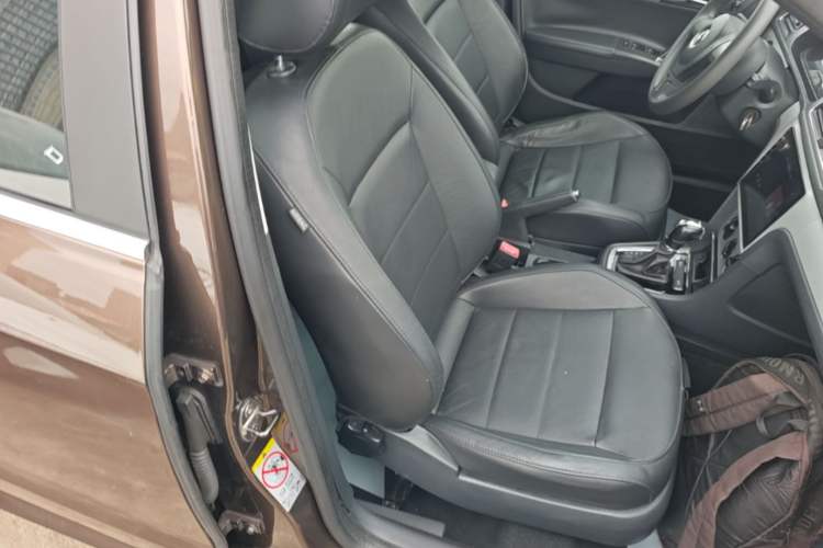 Used Volkswagen Gran Lavida 2013 1.4 TSI Automatic Comfort Model Right Front Seat