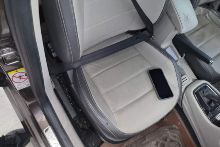 Used Volkswagen Gran Lavida 2013 1.6L Automatic Comfort Model Right Front Seat