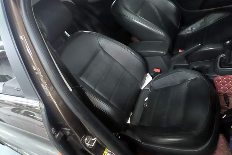 Used Volkswagen Gran Lavida 2013 1.6L Manual Comfort Model Right Front Seat