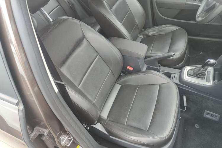 Used Volkswagen Gran Lavida 2013 1.6L Automatic Fashion Model Right Front Seat
