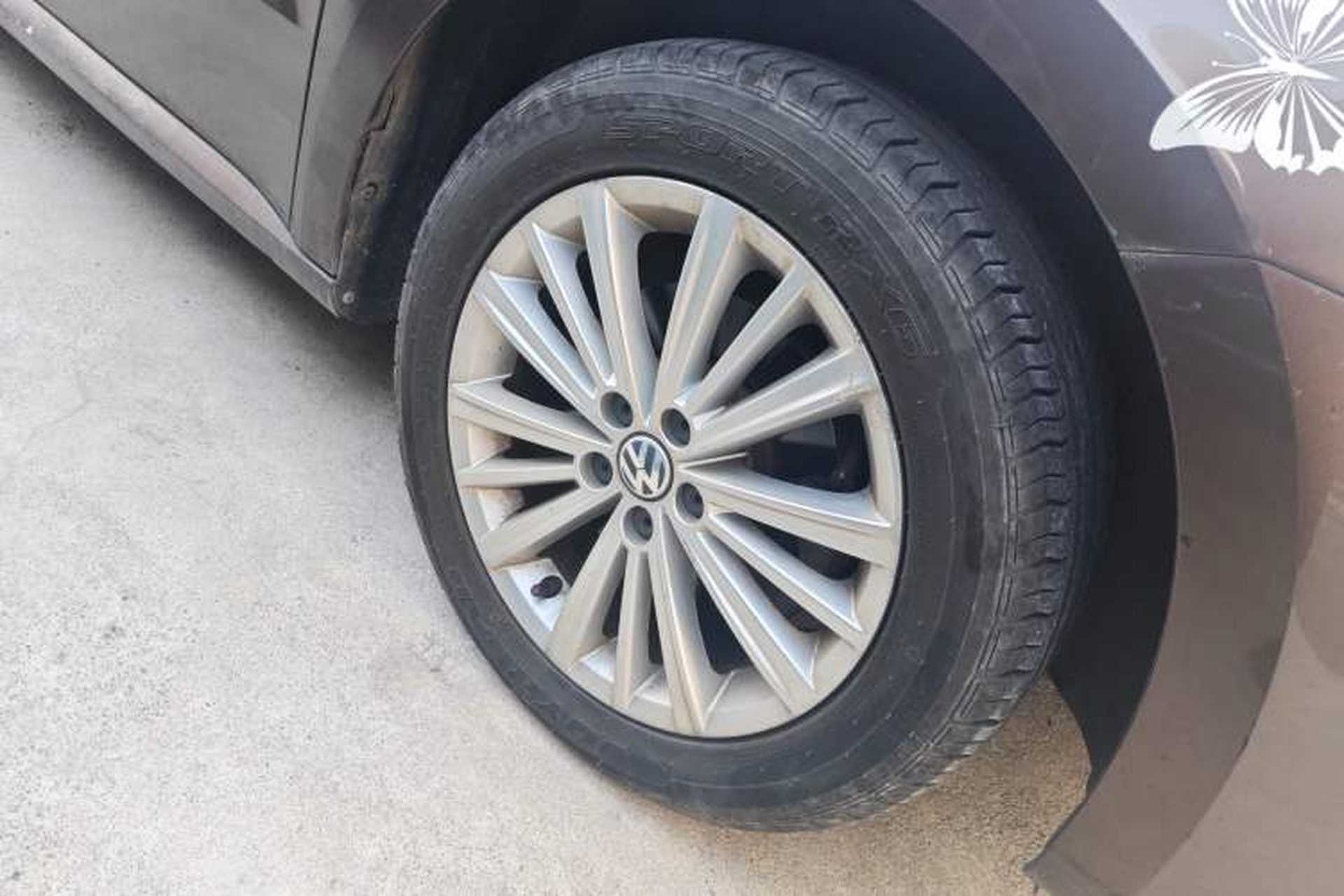 Used Volkswagen Gran Lavida 2013 1.6L Automatic Comfort Model Right Front Wheel Hub