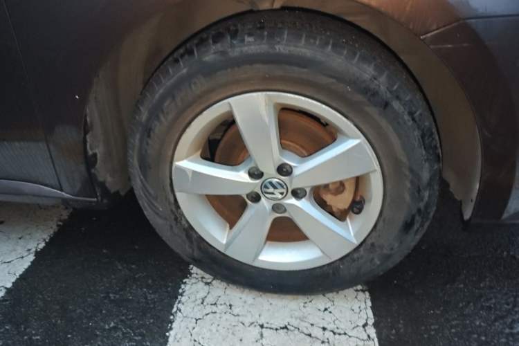 Used Volkswagen Gran Lavida 2013 1.6L Automatic Fashion Model Right Front Wheel Hub