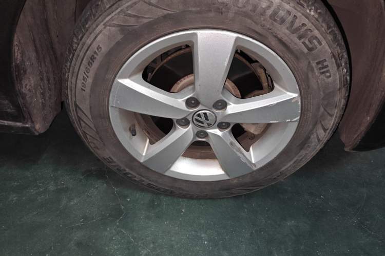Used Volkswagen Gran Lavida 2013 1.6L Manual Fashion Model Right Front Wheel Hub