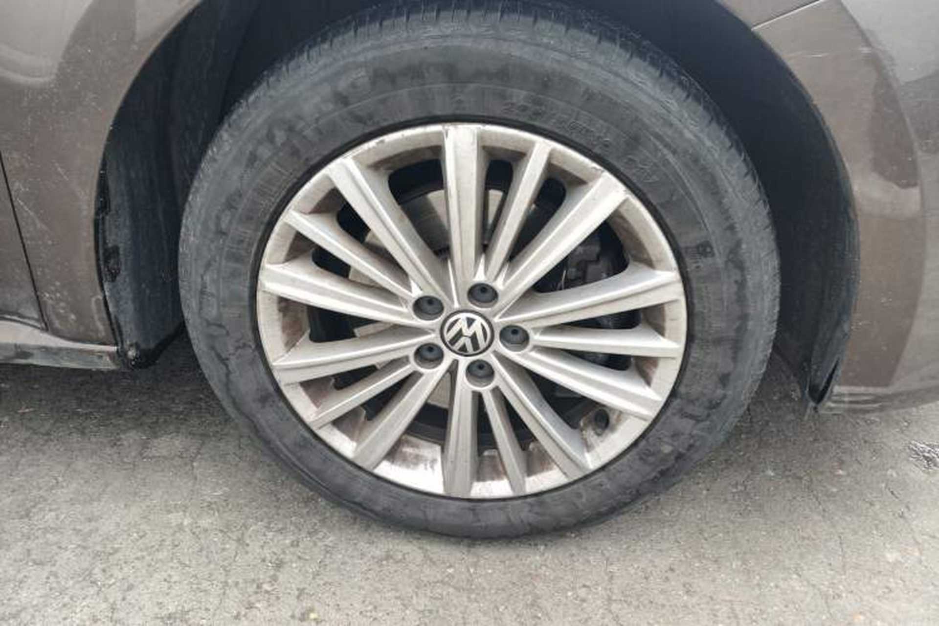 Used Volkswagen Gran Lavida 2013 1.4 TSI Manual Comfort Model Right Front Wheel Hub