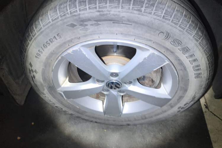 Used Volkswagen Gran Lavida 2013 1.6L Manual Fashion Model Right Front Wheel Hub